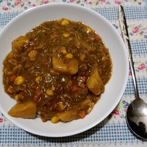 じゃが芋、玉ねぎゴロゴロ大きめのポークカレー